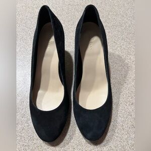 Like new Woman’s Black Cole Haan small platform pumps heels size 7 1/2 Nike air-